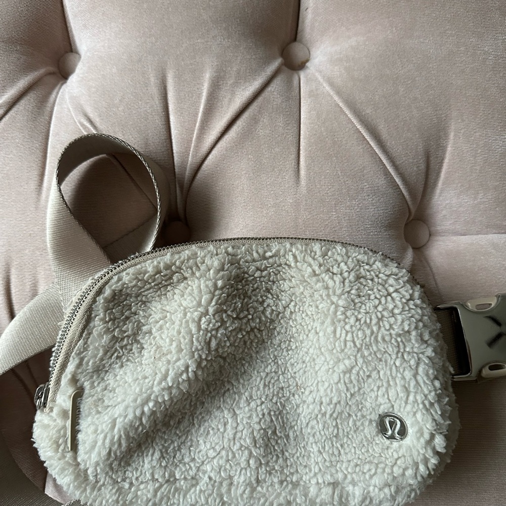Lululemon white Sherpa belt bag